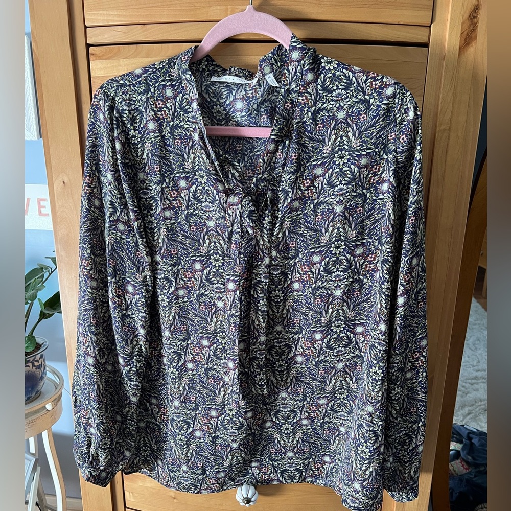 VIOLET + CLAIRE floral tie neck long sleeve blouse